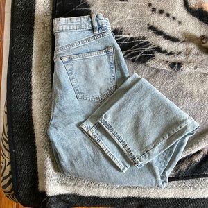 H&M distressed 90’s straight jeans size 6 (27”/28” waist)